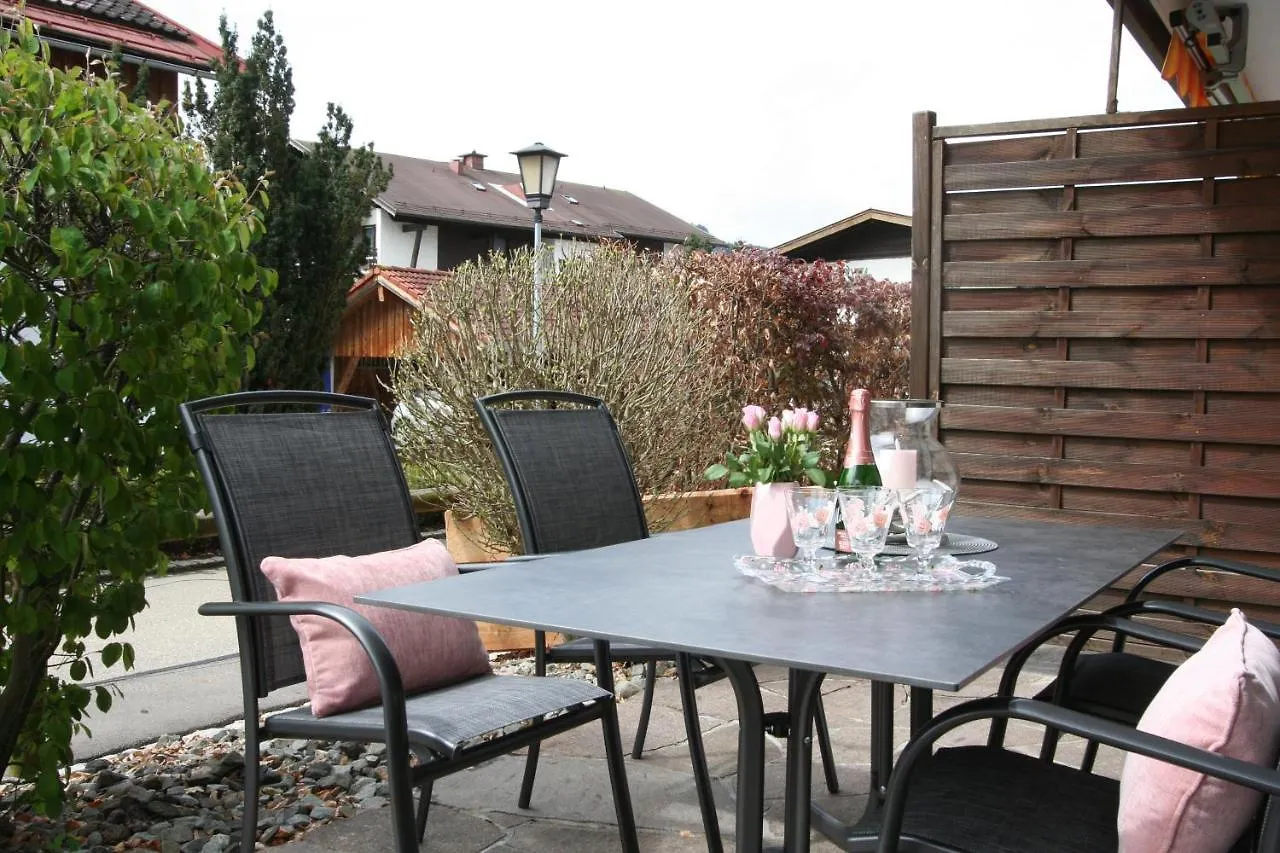 Alpenflair Ferienwohnungen Whg 404 location